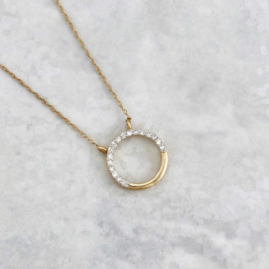 Collier Cercle en or 10K et diamants Collier Cercle En Or 10K Et Diamants -Mathieu Blan Chard Soldes collier cercle en or 10k et diamants pco15683s collier cercle en or 10k et diamants 0 10 ctw mathieu blanchard mathieu blanchard joaillerie 1176262572