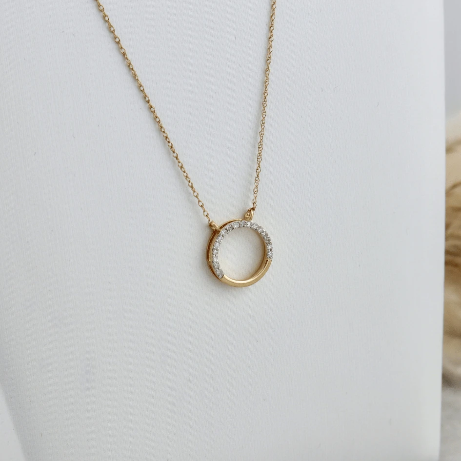 Collier Cercle en or 10K et diamants Collier Cercle En Or 10K Et Diamants -Mathieu Blan Chard Soldes collier cercle en or 10k et diamants pco15683s collier cercle en or 10k et diamants 0 10 ctw mathieu blanchard mathieu blanchard joaillerie 1176262573