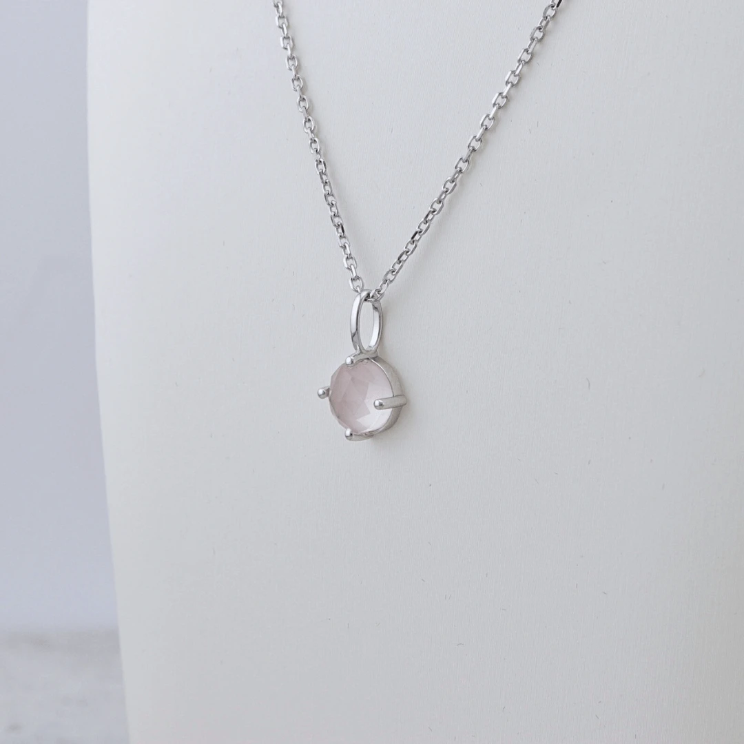 Collier en argent sterling et Quartz rose Collier En Argent Sterling Et Quartz Rose -Mathieu Blan Chard Soldes collier en argent sterling et quartz rose argent sterling mathieu blanchard collier en argent sterling et quartz rose mathieu blanchard mathieu blanchard joaillerie 43614905041144