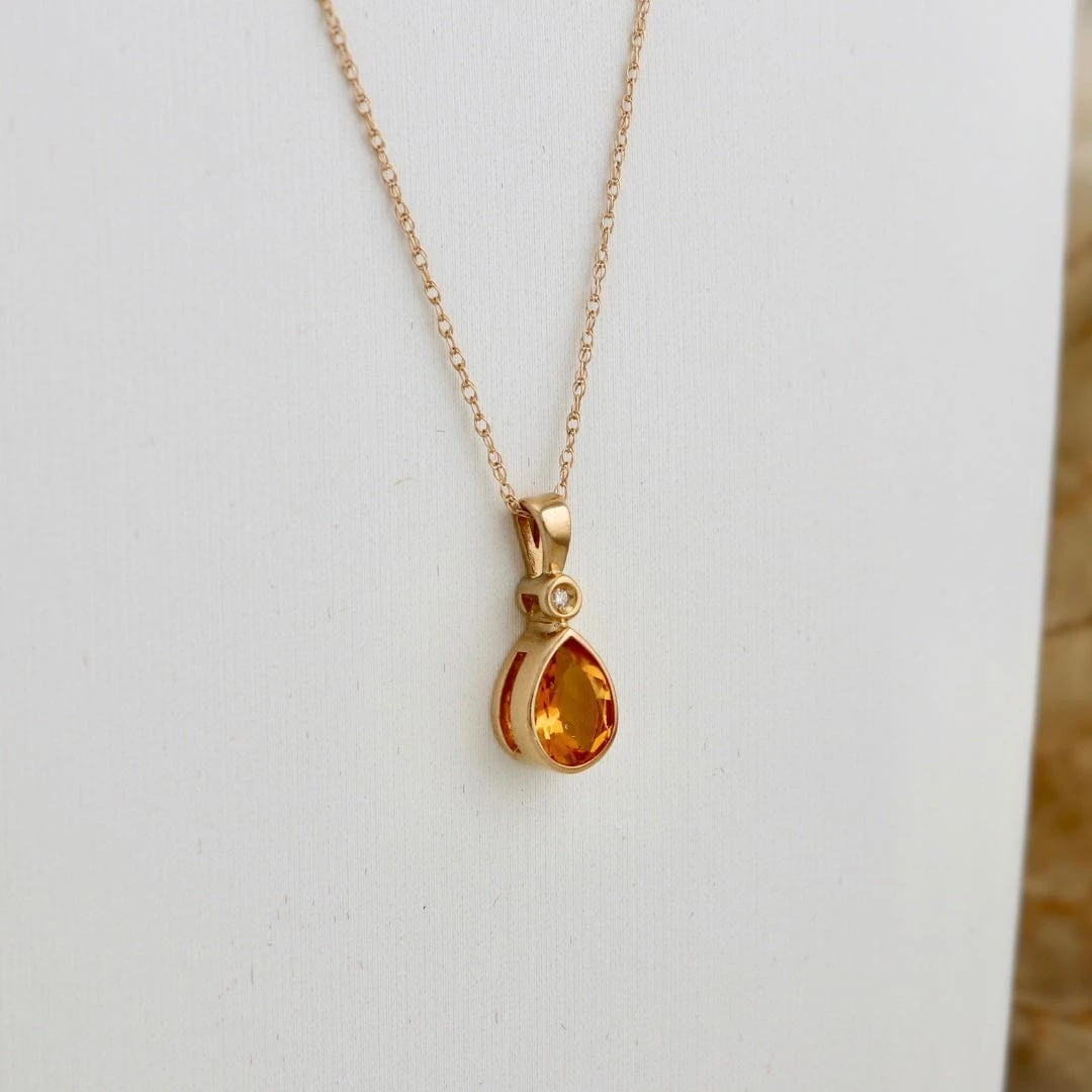 Collier en or 10K, citrine et diamant Collier En Or 10K, Citrine Et Diamant -Mathieu Blan Chard Soldes collier en or 10k citrine et diamant kp05 104211y citrine collier en or 10k citrine poire et diamant mathieu blanchard mathieu blanchard joaillerie 1170887374