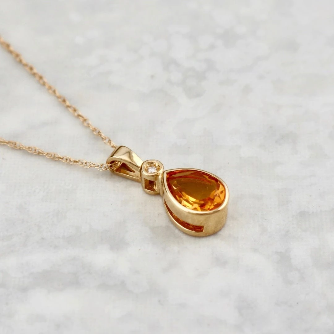 Collier en or 10K, citrine et diamant Collier En Or 10K, Citrine Et Diamant -Mathieu Blan Chard Soldes collier en or 10k citrine et diamant kp05 104211y citrine collier en or 10k citrine poire et diamant mathieu blanchard mathieu blanchard joaillerie 1170887375