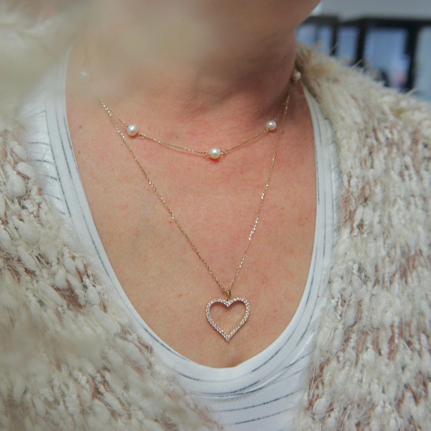 Collier en or jaune 10K et perles Collier En Or Jaune 10K Et Perles -Mathieu Blan Chard Soldes collier en or jaune 10k et perles 17 18 pouces or 10k rpm bracelets mathieu blanchard 40717704036600