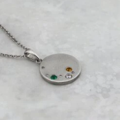 Collier Famille En Or 10K - 14K - 18K Ou Platine -Mathieu Blan Chard Soldes collier famille en or 10k 14k 18k ou platine mathieu blanchard pendentif famille a personnaliser en or 14k 18k ou platine mathieu blanchard mathieu blanchard joaillerie 1170887144