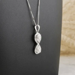 Collier Infini Poire En Or 10K Et Moissanites -Mathieu Blan Chard Soldes collier infini poire en or 10k et moissanites argent or 10k mathieu blanchard collier infini en or 10k et moissanites poire mathieu blanchard mathieu blanchard joaillerie 1170887622