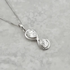 Collier Infini Poire En Or 10K Et Moissanites -Mathieu Blan Chard Soldes collier infini poire en or 10k et moissanites argent or 10k mathieu blanchard collier infini en or 10k et moissanites poire mathieu blanchard mathieu blanchard joaillerie 1170887624