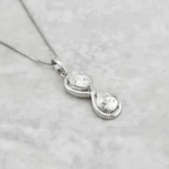 Collier Infini Poire En Or 10K Et Moissanites -Mathieu Blan Chard Soldes collier infini poire en or 10k et moissanites argent or 10k mathieu blanchard collier infini en or 10k et moissanites poire mathieu blanchard mathieu blanchard joaillerie 1170887626