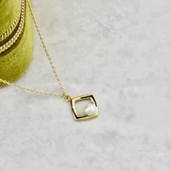 Collier Perles En Or 10K 2 Collier Perles En Or 10K -Mathieu Blan Chard Soldes collier perles en or 10k mathieu blanchard joaillerie g080 3 collier perles en or 10k et email noir mathieu blanchard mathieu blanchard joaillerie 1143265865