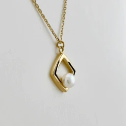 Collier Perles En Or 10K 3 Collier Perles En Or 10K -Mathieu Blan Chard Soldes collier perles en or 10k mathieu blanchard joaillerie g080 3 collier perles en or 10k et email noir mathieu blanchard mathieu blanchard joaillerie 1143265867