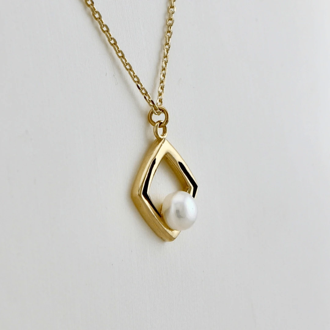 Collier Perles en or 10K Collier Perles En Or 10K -Mathieu Blan Chard Soldes collier perles en or 10k mathieu blanchard joaillerie g080 3 collier perles en or 10k et email noir mathieu blanchard mathieu blanchard joaillerie 1143265867