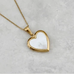 Collier Porte-photos Coeur En Acier 3 Collier Porte-photos Coeur En Acier -Mathieu Blan Chard Soldes collier porte photos coeur en acier dore mathieu blanchard pcodm14183s collier porte photos coeur en nacre de perle en acier inox mathieu blanchard joaillerie 1170887466