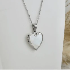 Collier Porte-photos Coeur En Acier 2 Collier Porte-photos Coeur En Acier -Mathieu Blan Chard Soldes collier porte photos coeur en acier mathieu blanchard collier porte photos coeur en nacre de perle en acier inox mathieu blanchard joaillerie 1170887465