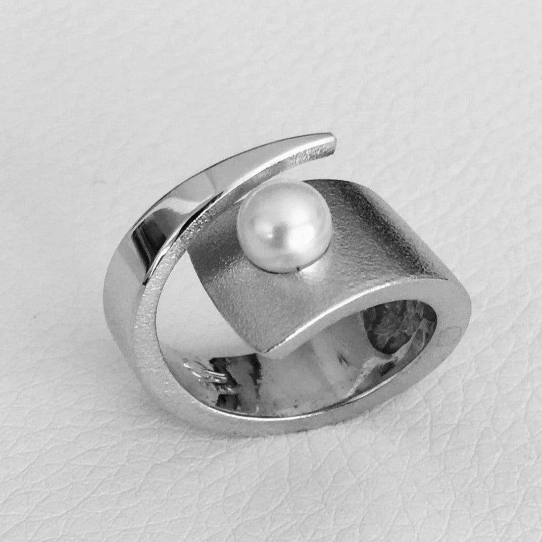 Bague Pointe en argent sterling et perle Bague Pointe En Argent Sterling Et Perle -Mathieu Blan Chard Soldes jean bastien bague perle 5mm sur argent plaque rhodium 20990319263911