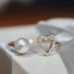 Bague Coeur En Or 10K, Perle Et Moissanites -Mathieu Blan Chard Soldes mathieu blanchard bague coeur en or 10k perle et moissanites 38990795768056
