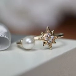 Bague Étoile Du Nord En Or 10K, Perle Et Moissanites -Mathieu Blan Chard Soldes mathieu blanchard bague etoile du nord en or 10k perle et moissanites 38990699266296