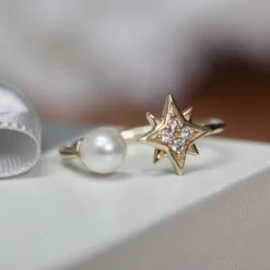 Bague Étoile Du Nord En Or 10K, Perle Et Moissanites -Mathieu Blan Chard Soldes mathieu blanchard bague etoile du nord en or 10k perle et moissanites 38990700118264