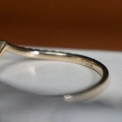 Bague V En Or 10K Et Moissanites -Mathieu Blan Chard Soldes mathieu blanchard bague v en or 14k et moissanites 38990385414392