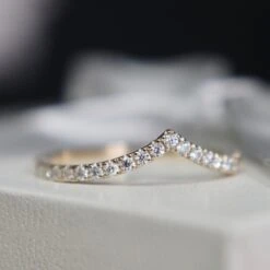 Bague V En Or 10K Et Moissanites -Mathieu Blan Chard Soldes mathieu blanchard bague v en or 14k et moissanites 38990385578232