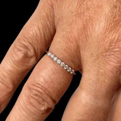 Bague Semi-éternité à 8 Moissanites En Or 10K 11 Bague Semi-éternité à 8 Moissanites En Or 10K -Mathieu Blan Chard Soldes mathieu blanchard bagues bague semi eternite a 8 moissanites en or jaune ou blanc 10k 38323673989368