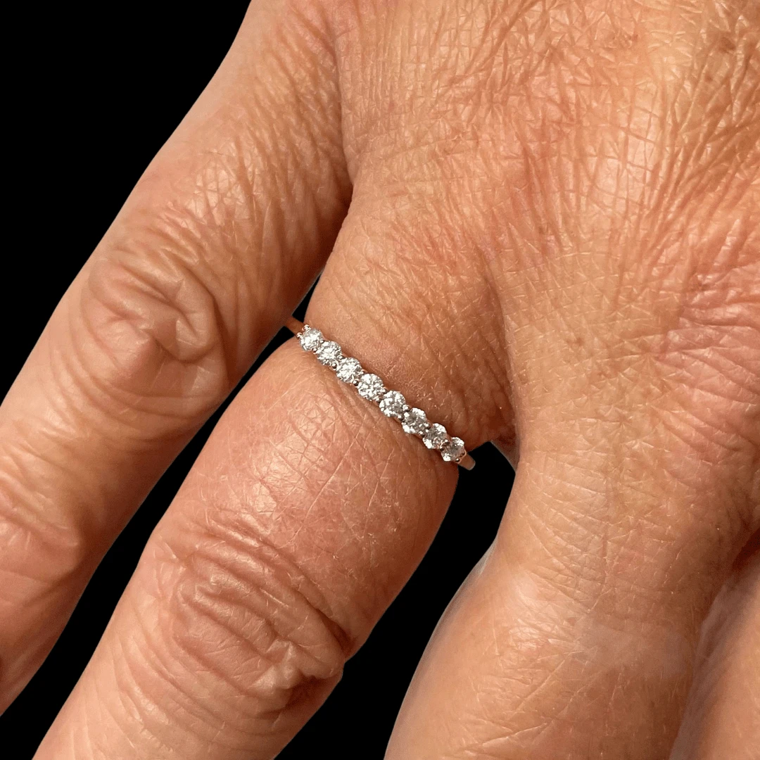 Bague semi-éternité à 8 moissanites en or 10K Bague Semi-éternité à 8 Moissanites En Or 10K -Mathieu Blan Chard Soldes mathieu blanchard bagues bague semi eternite a 8 moissanites en or jaune ou blanc 10k 38323673989368