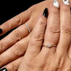 Bague Semi-éternité à 8 Moissanites En Or 10K 5 Bague Semi-éternité à 8 Moissanites En Or 10K -Mathieu Blan Chard Soldes mathieu blanchard bagues bague semi eternite a 8 moissanites en or jaune ou blanc 10k 38323675267320