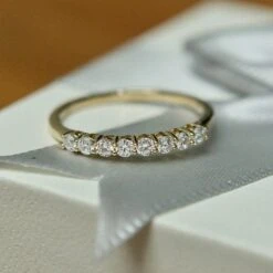 Bague Semi-éternité à 8 Moissanites En Or 10K 6 Bague Semi-éternité à 8 Moissanites En Or 10K -Mathieu Blan Chard Soldes mathieu blanchard bagues bague semi eternite a 8 moissanites en or jaune ou blanc 10k 39019595989240