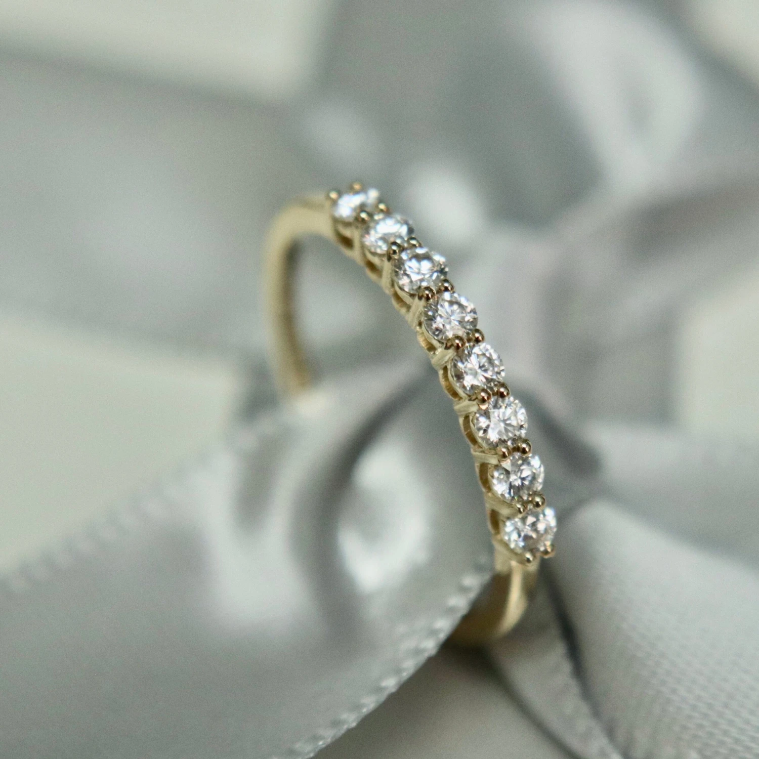 Bague semi-éternité à 8 moissanites en or 10K Bague Semi-éternité à 8 Moissanites En Or 10K -Mathieu Blan Chard Soldes mathieu blanchard bagues bague semi eternite a 8 moissanites en or jaune ou blanc 10k 39019599560952 scaled