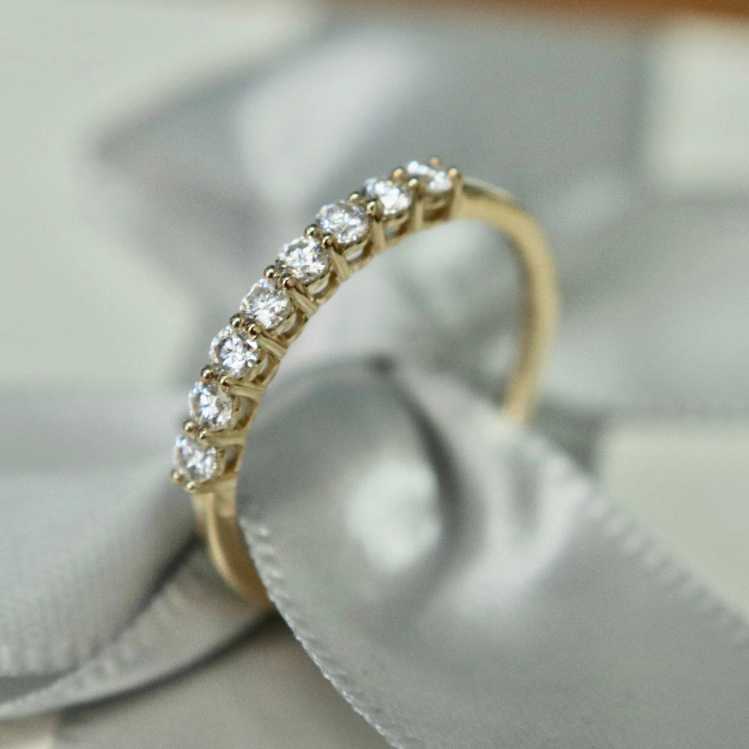 Bague semi-éternité à 8 moissanites en or 10K Bague Semi-éternité à 8 Moissanites En Or 10K -Mathieu Blan Chard Soldes mathieu blanchard bagues bague semi eternite a 8 moissanites en or jaune ou blanc 10k 39019599954168 scaled