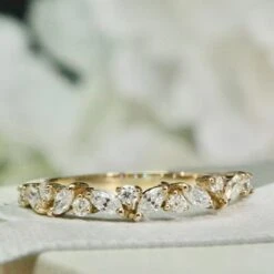 Bague Semi-éternité Marquise En Or 10K Et Moissanites 3 Bague Semi-éternité Marquise En Or 10K Et Moissanites -Mathieu Blan Chard Soldes mathieu blanchard bagues bague semi eternite marquise en or 10k et moissanites 39027927122168