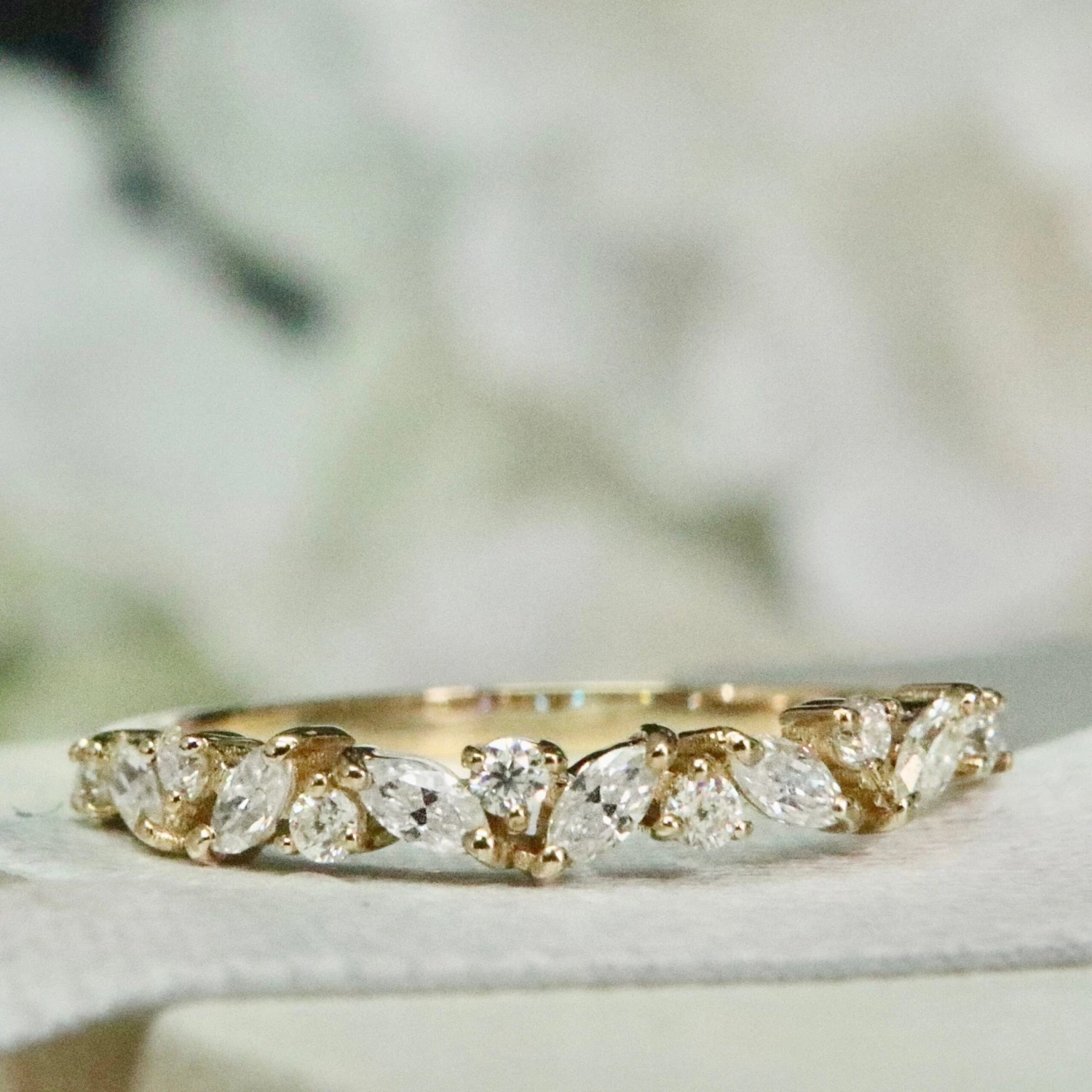 Bague semi-éternité Marquise en or 10K et moissanites Bague Semi-éternité Marquise En Or 10K Et Moissanites -Mathieu Blan Chard Soldes mathieu blanchard bagues bague semi eternite marquise en or 10k et moissanites 39027927122168 scaled