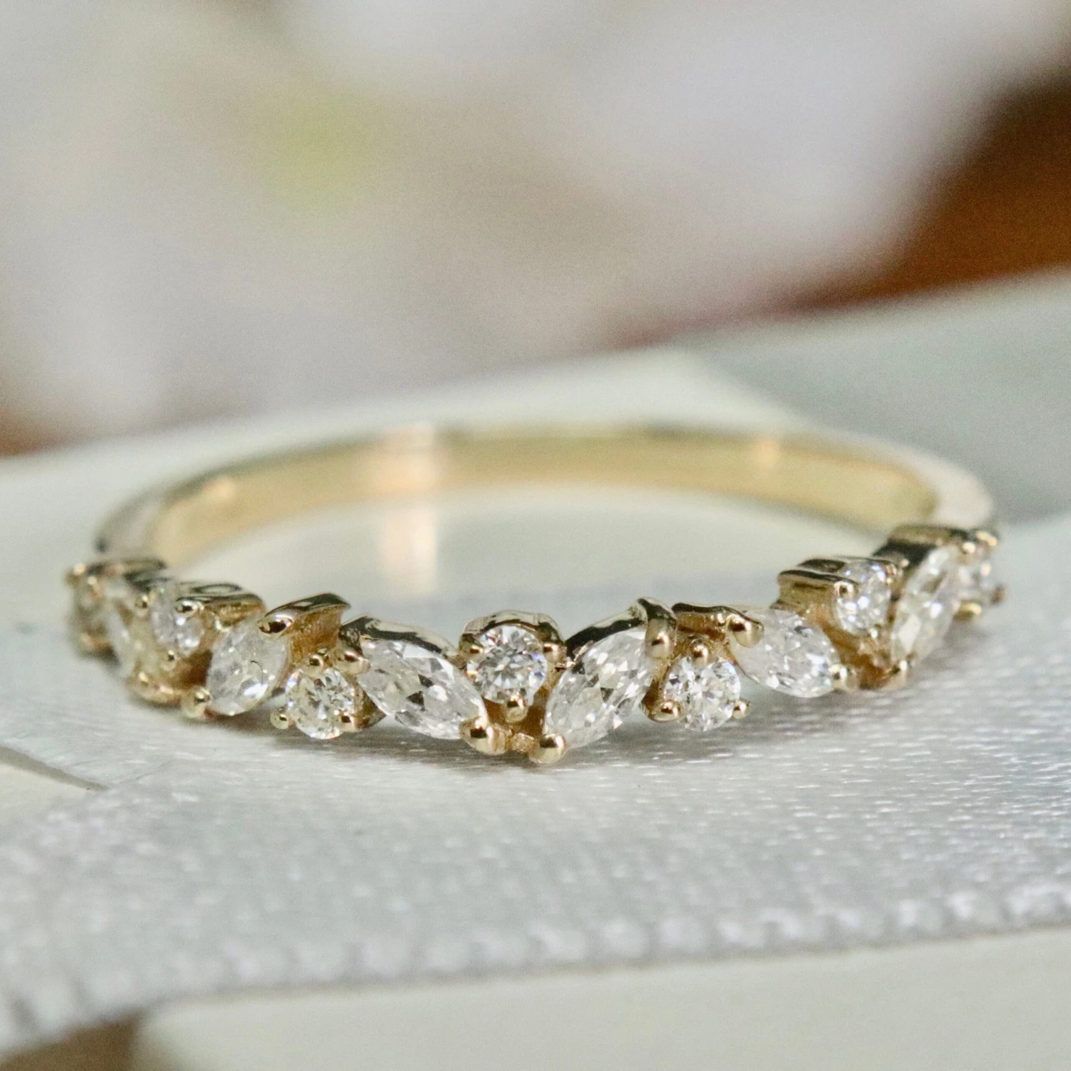 Bague semi-éternité Marquise en or 10K et moissanites Bague Semi-éternité Marquise En Or 10K Et Moissanites -Mathieu Blan Chard Soldes mathieu blanchard bagues bague semi eternite marquise en or 10k et moissanites 39027927220472 scaled