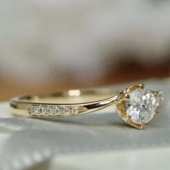 Bague Solitaire En Or 10K Et Moissanites -Mathieu Blan Chard Soldes mathieu blanchard bagues bague solitaire en or 10k et moissanites 39015255146744