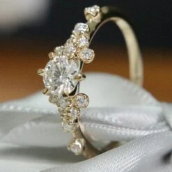 Bague Solitaire Nuage En Or 10K Et Moissanites -Mathieu Blan Chard Soldes mathieu blanchard bagues bague solitaire nuage en or 10k et moissanites 39015154417912