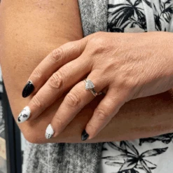 Bagues Ensemble D'alliances Trillion En Or 10K Et Moissanites -Mathieu Blan Chard Soldes mathieu blanchard bagues bagues ensemble d alliances trillion en or jaune 10k et moissanites 39106167079160