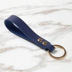Porte-clef Minimaliste -Mathieu Blan Chard Soldes mathieu blanchard bleu porte clef en cuir minimaliste 30702923874471