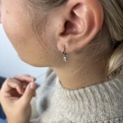 Boucles D'oreilles Huggies Classique Scintillants En Argent Sterling -Mathieu Blan Chard Soldes mathieu blanchard boucles d oreilles argent boucles d oreilles huggies classique scintillants en argent sterling 38522987806968