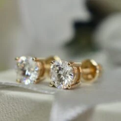 Boucles D'oreilles Classiques En Or Jaune Ou Blanc 10K Et Moissanites 5 Boucles D'oreilles Classiques En Or Jaune Ou Blanc 10K Et Moissanites -Mathieu Blan Chard Soldes mathieu blanchard boucles d oreilles boucles d oreilles classiques en or jaune ou blanc 10k et moissanites 39039034294520