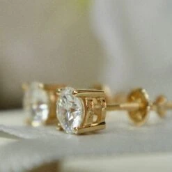 Boucles D'oreilles Classiques En Or Jaune Ou Blanc 10K Et Moissanites 12 Boucles D'oreilles Classiques En Or Jaune Ou Blanc 10K Et Moissanites -Mathieu Blan Chard Soldes mathieu blanchard boucles d oreilles boucles d oreilles classiques en or jaune ou blanc 10k et moissanites 39039035179256