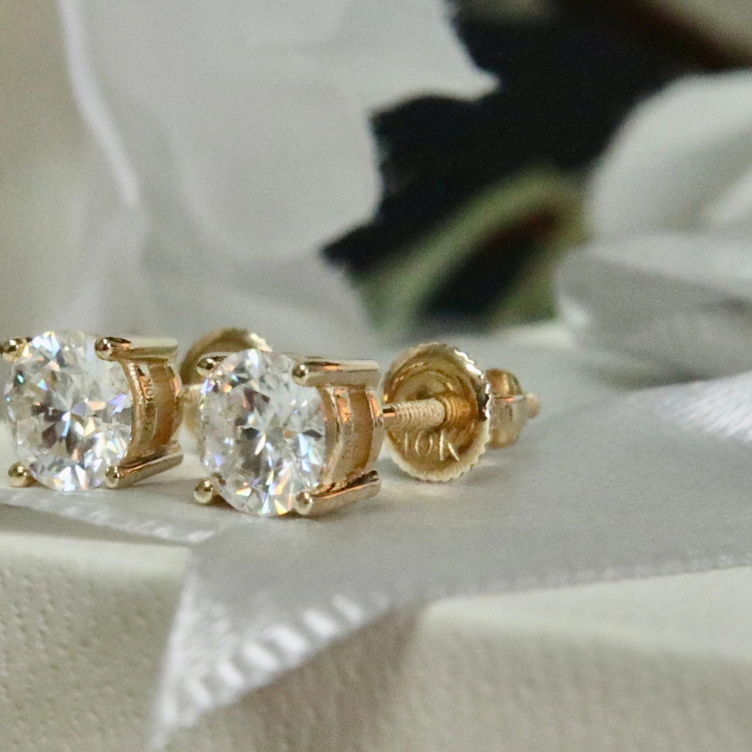 Boucles d'oreilles Classiques en or jaune ou blanc 10K et moissanites Boucles D'oreilles Classiques En Or Jaune Ou Blanc 10K Et Moissanites -Mathieu Blan Chard Soldes mathieu blanchard boucles d oreilles boucles d oreilles classiques en or jaune ou blanc 10k et moissanites 39039035375864 scaled