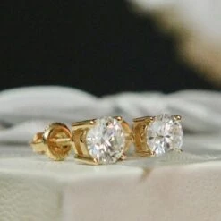 Boucles D'oreilles Classiques En Or Jaune Ou Blanc 10K Et Moissanites 6 Boucles D'oreilles Classiques En Or Jaune Ou Blanc 10K Et Moissanites -Mathieu Blan Chard Soldes mathieu blanchard boucles d oreilles boucles d oreilles classiques en or jaune ou blanc 10k et moissanites 39039038128376