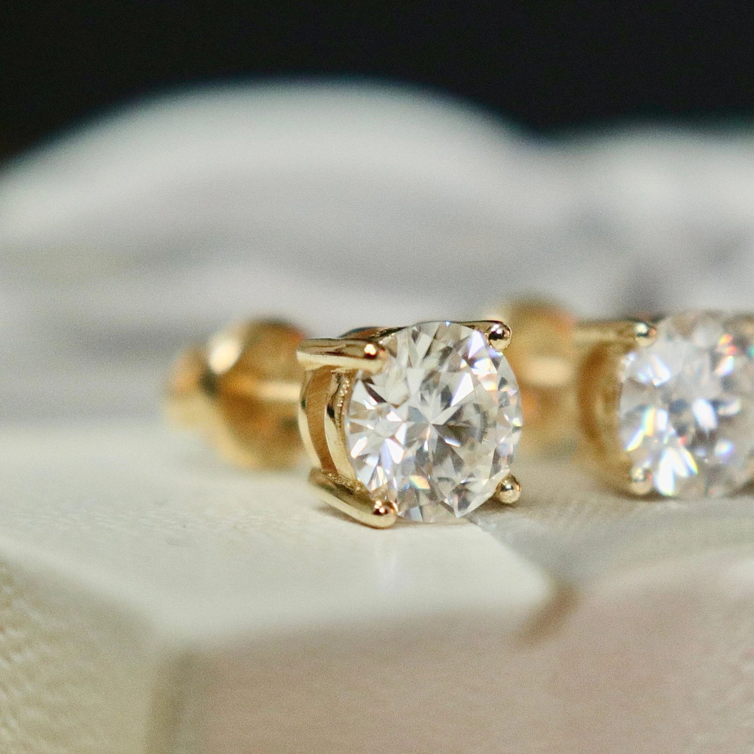 Boucles d'oreilles Classiques en or jaune ou blanc 10K et moissanites Boucles D'oreilles Classiques En Or Jaune Ou Blanc 10K Et Moissanites -Mathieu Blan Chard Soldes mathieu blanchard boucles d oreilles boucles d oreilles classiques en or jaune ou blanc 10k et moissanites 39039038226680 scaled