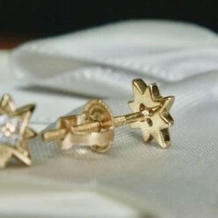 Boucles D'oreilles Étoiles Du Nord En Or 10K Et Moissanites -Mathieu Blan Chard Soldes mathieu blanchard boucles d oreilles dore boucles d oreilles etoiles du nord en or 10k et moissanites 39027944849656