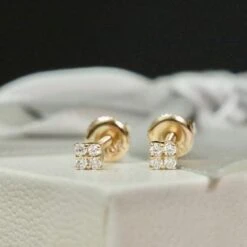 Boucles D'oreilles Les Minis Carrés En Or 10K Et Moissanites -Mathieu Blan Chard Soldes mathieu blanchard boucles d oreilles dore or 10k boucles d oreilles les minis carres en or 10k et moissanites 39039040258296
