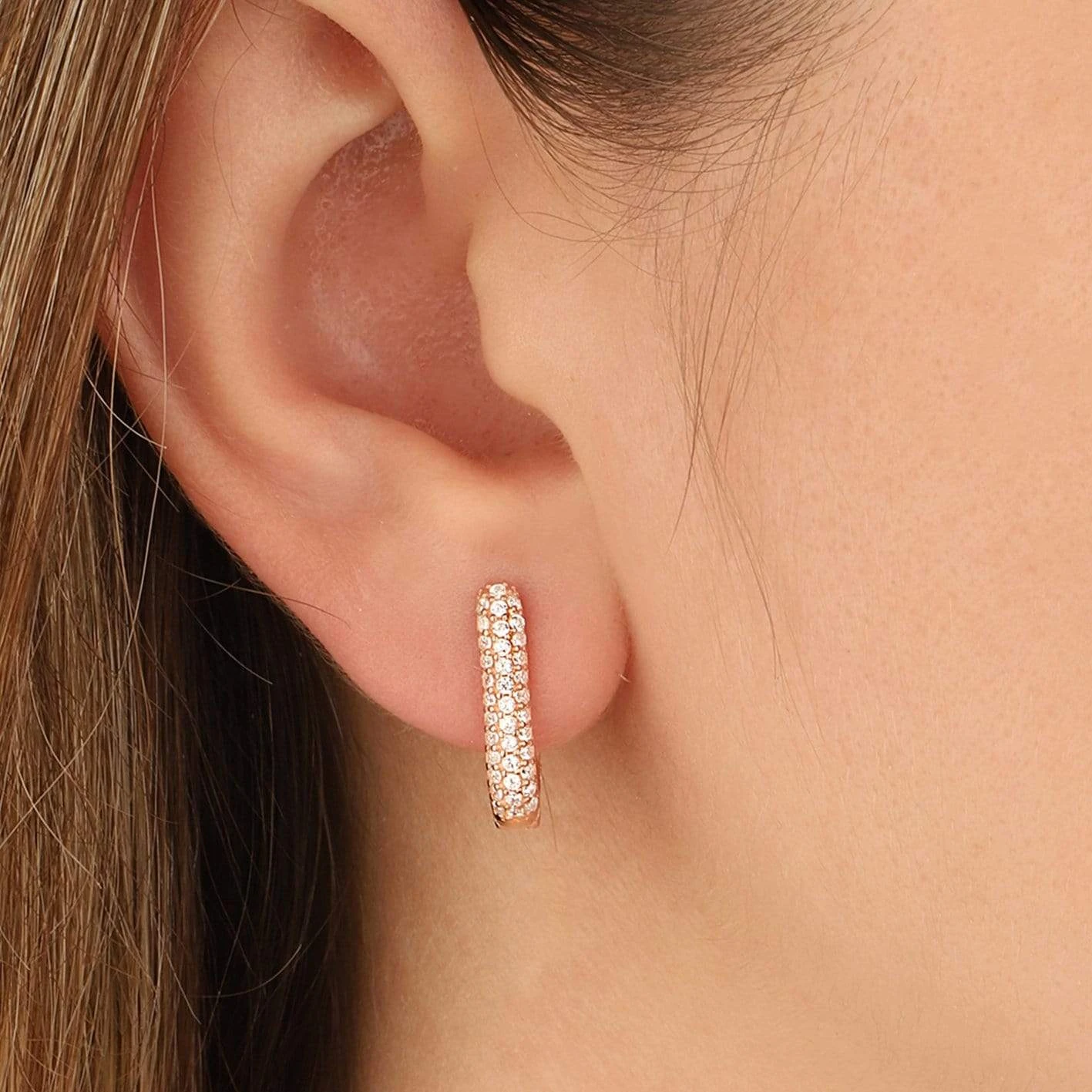 Boucles d'oreilles Huggies 9mm-13mm Scintillantes en argent sterling Boucles D'oreilles Huggies 9mm-13mm Scintillantes En Argent Sterling -Mathieu Blan Chard Soldes mathieu blanchard boucles d oreilles huggies 15mm scintillantes en argent sterling 30791566459047