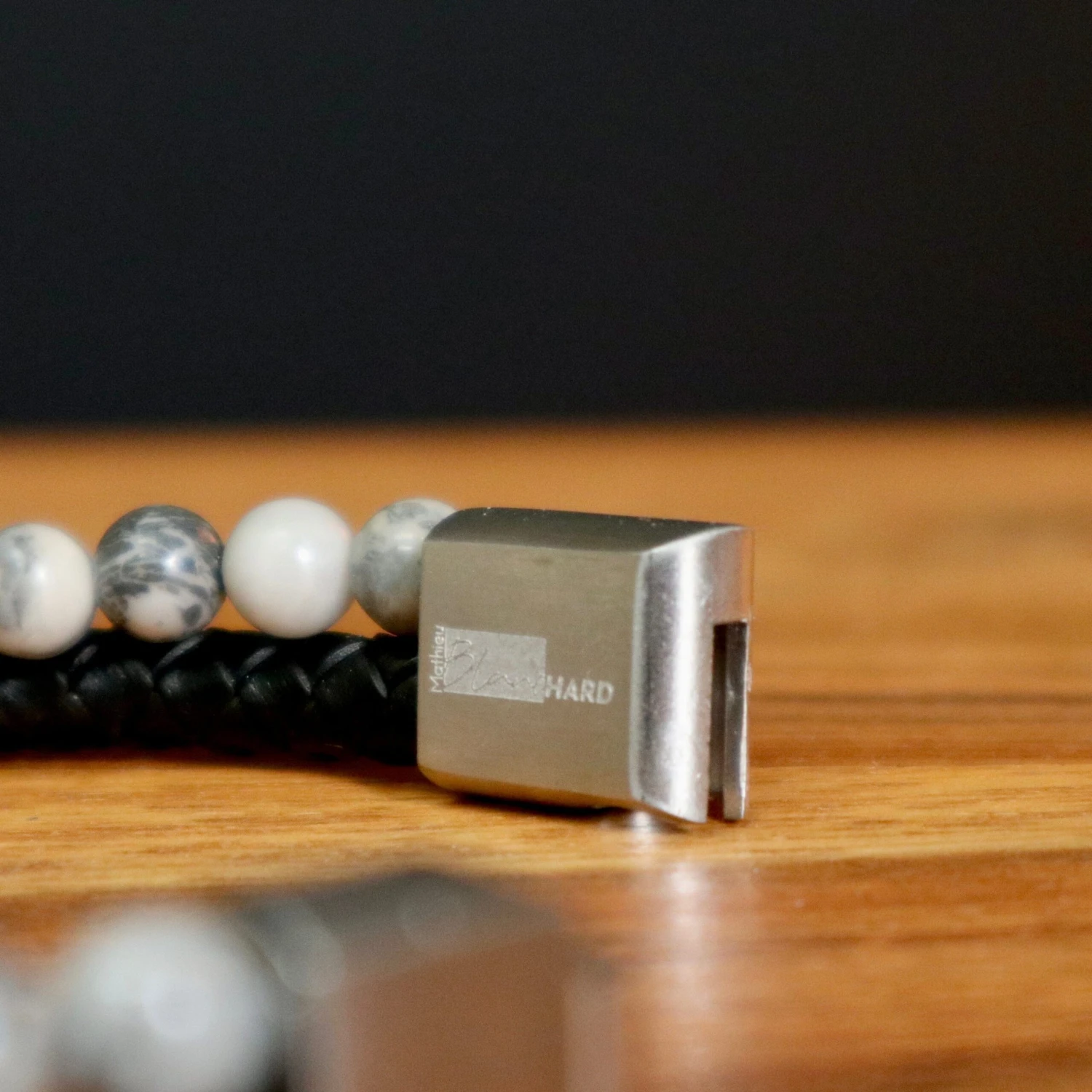 Bracelet Stone en cuir, acier et jaspe Bracelet Stone En Cuir, Acier Et Jaspe -Mathieu Blan Chard Soldes mathieu blanchard bracelets bracelet stone en cuir acier et jaspe 39123193725176 scaled