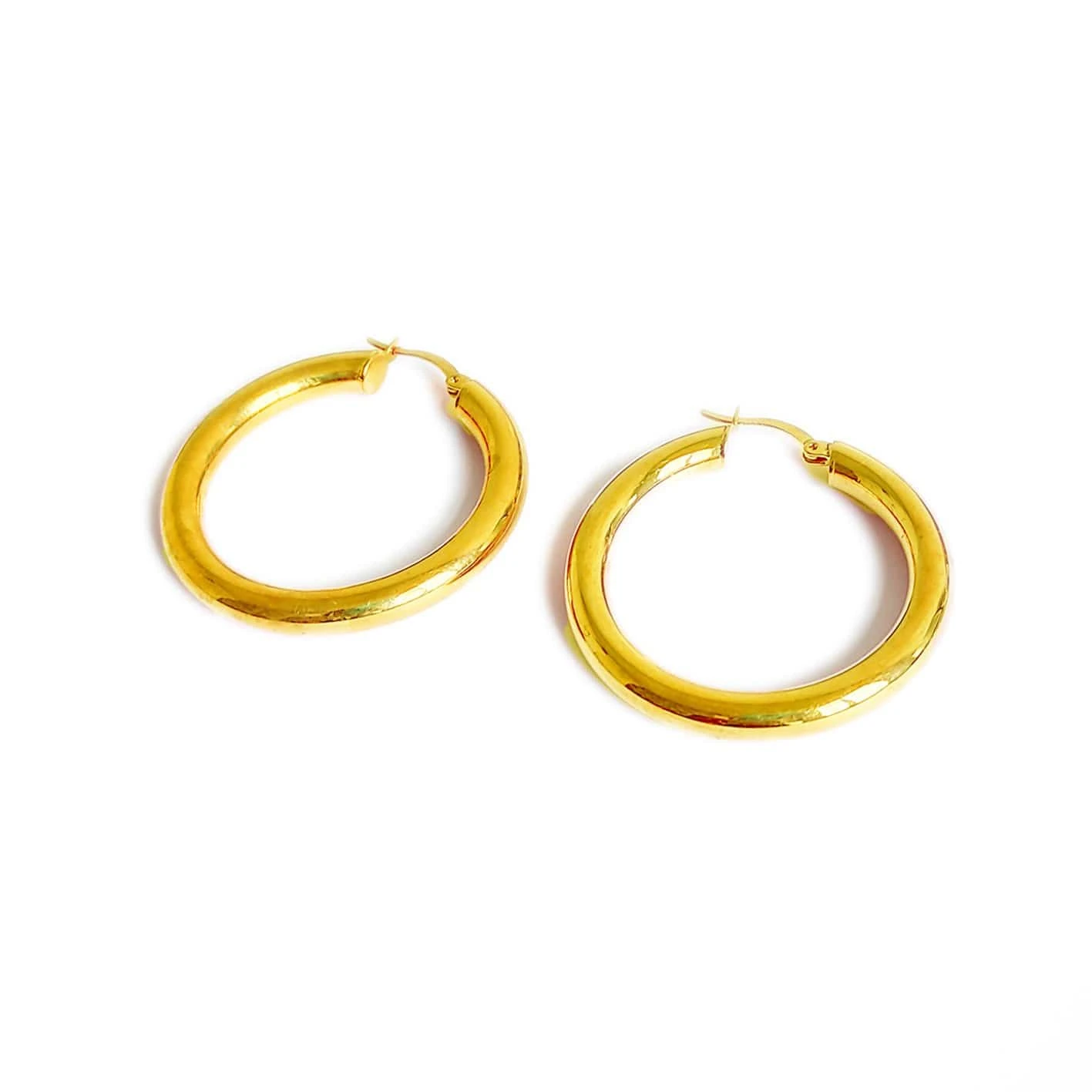 Boucles d'oreilles Minimalistes en argent sterling Boucles D'oreilles Minimalistes En Argent Sterling -Mathieu Blan Chard Soldes mathieu blanchard chaine dore 40 mm boucles d oreilles anneaux 20 ou 40mm minimalistes en argent sterling 30791172554919