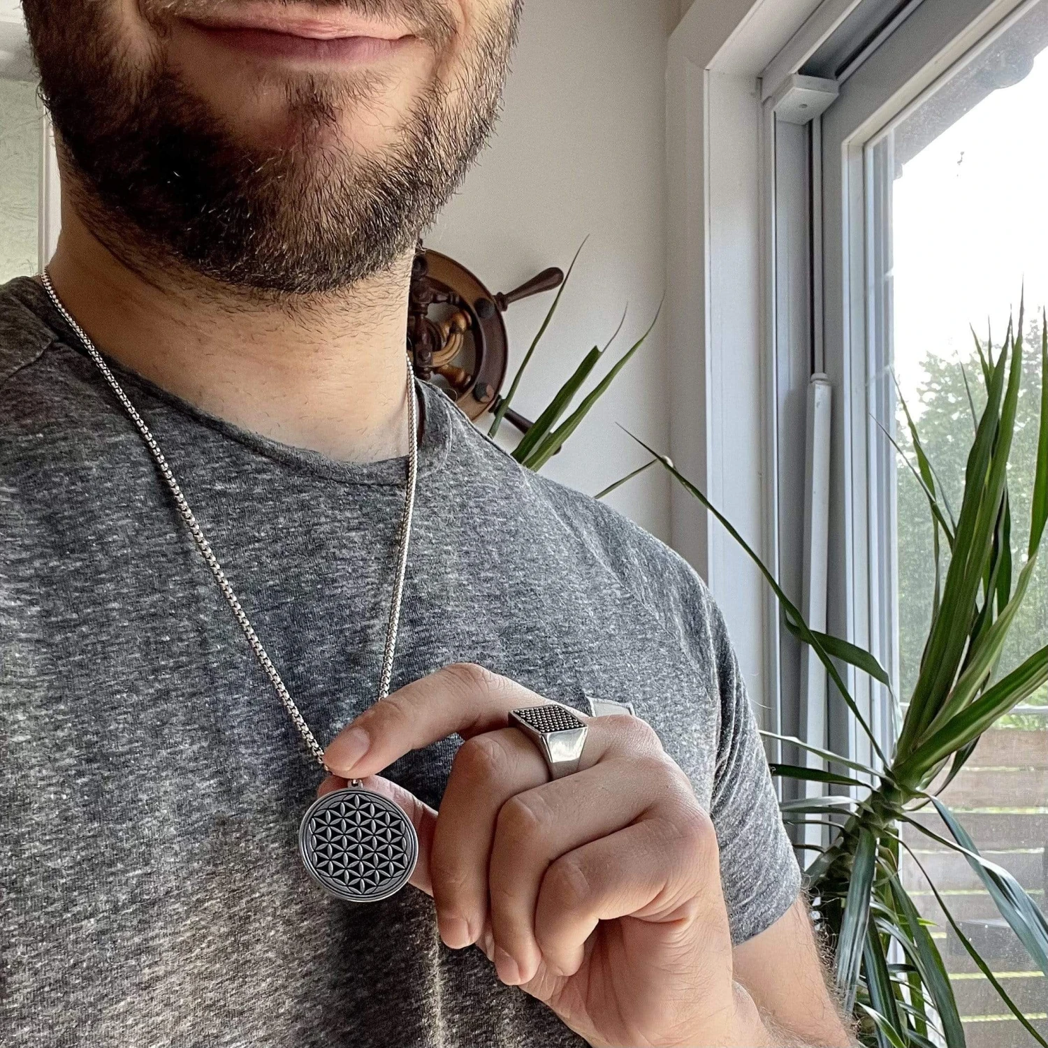 Collier Fleur de vie en acier Collier Fleur De Vie En Acier -Mathieu Blan Chard Soldes mathieu blanchard collier collier fleur de vie en acier 30756640981159