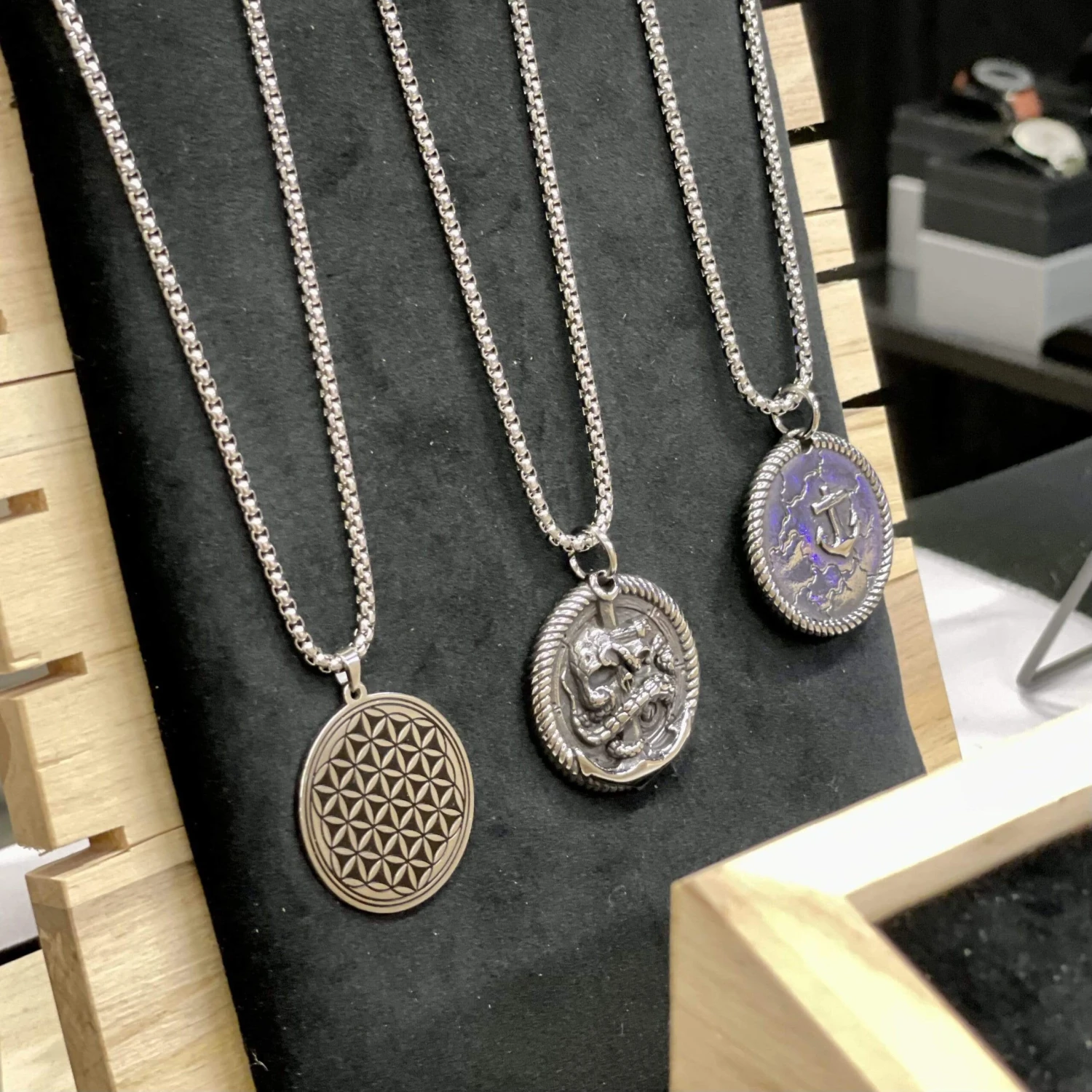 Collier Fleur de vie en acier Collier Fleur De Vie En Acier -Mathieu Blan Chard Soldes mathieu blanchard collier collier fleur de vie en acier 36296985313528 scaled