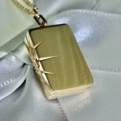 Collier Porte-photo Soleil En Or 14K Et Diamants 3 Collier Porte-photo Soleil En Or 14K Et Diamants -Mathieu Blan Chard Soldes mathieu blanchard collier porte photo en or 14k et diamants 39109386830072