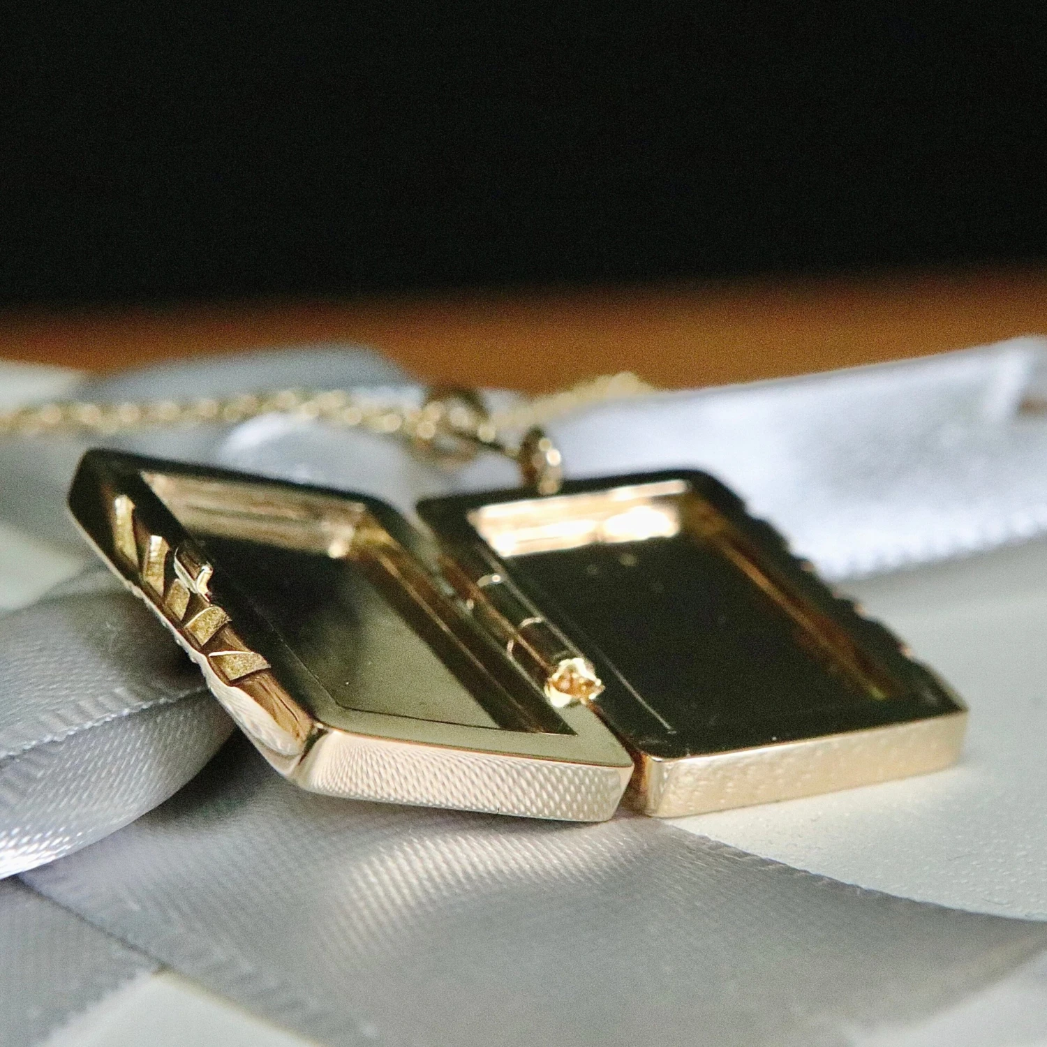 Collier porte-photo Soleil en or 14K et diamants Collier Porte-photo Soleil En Or 14K Et Diamants -Mathieu Blan Chard Soldes mathieu blanchard collier porte photo en or 14k et diamants 39109389779192 scaled