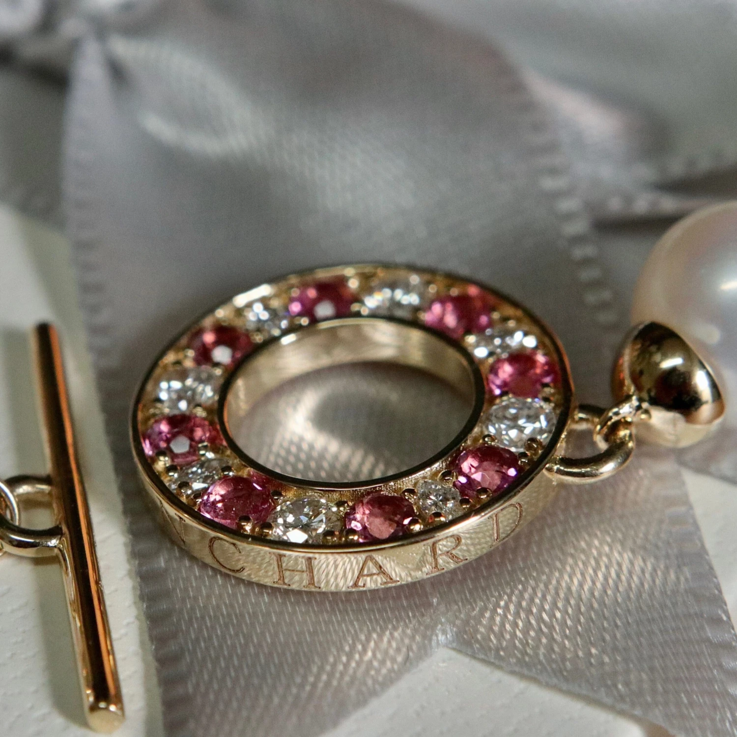 Bracelet de perles d'eau douce, or 14K serti de tourmalines et diamants Bracelet De Perles D'eau Douce, Or 14K Serti De Tourmalines Et Diamants -Mathieu Blan Chard Soldes mathieu blanchard colliers or 14k 7 pouces bracelet perles d eau douce en or jaune 14k serti de tourmalines et diamants 39105793884408 scaled